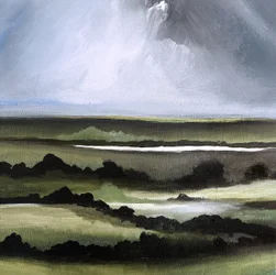 Neblige lila Landschaft