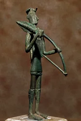 Nuragische Kultur (Nuraghi) Sardinien: Bronze-Statue eines Kriegers. 8.-7. Jahrhundert v. Chr. Cagliari, Museo Nazionale Archeologico, Sardinien, Italien