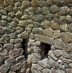 Nuragische Kultur (Nuraghi) Sardinien: Ruinen der nuragischen Stadt der megalithischen Stätte Su Nuraxi: der Königsturm. 1100-1050 v. Chr. Barumini, Sardinien, Italien