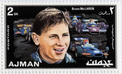 VAE-Briefmarke, die den neuseeländischen Rennfahrer Bruce McLaren (1937-1970) darstellt