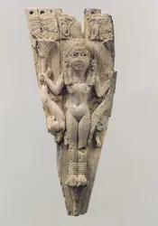 Pferdestirnriemen mit einer weiblichen Figur flankiert von Löwen