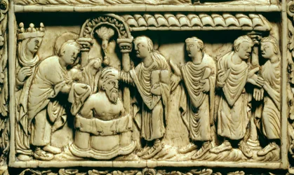 Karolingische Kunst: Detail: die Taufe Chlodwigs I. (466-511) in Anwesenheit von Königin Clothilde am 25/12/498. 9. Jahrhundert. Amiens, Musée de Picardie.