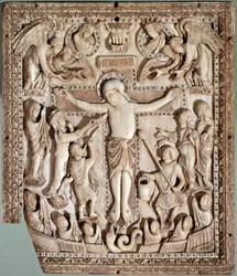 Kreuzigungsrelief aus Elfenbein der französischen Schule, 9. Jahrhundert. Florenz, Museo Nazionale del Bargello