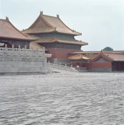 Pavillon mit doppeltem Dach und Marmorterrasse, Ming-Dynastie
