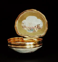 Schnupftabakdose in Form einer Muschel, Qianlong-Periode (1736-95) ca. 1760