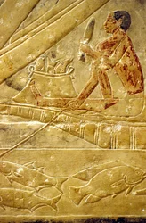 Altes Ägypten, Mastaba/Grab von Idout, Saqqara, Fischer sitzen auf Booten, schuppen Fische