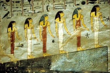 Altes Ägypten, Malerei, Grab von Ramses I, Theben, Sechs Göttinnen, die die ersten sechs Stunden der Nacht darstellen, steigen einen Berg hinauf, unter dem sich ein Teich befindet