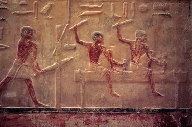 Altes Ägypten, Wandmalerei, Mastaba/Grab des Ti, Saqqara, 5. Dynastie, Zimmerleute sägen und hämmern, Balken formen