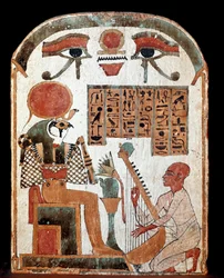 Ägyptische Antiquitäten: Stele des Harfenspielers Jedkhonsuiufankh vor dem Gott Horus