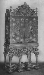 Altes englisches Kabinett