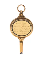 Memento Mori gravierter Uhrenschlüssel, mit Haarlocke von Martha Wayles Jefferson, Französisch oder Englisch, spätes 18. - frühes 19. Jahrhundert