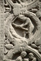 Gotische Kunst: Piedroit des rechten Portals der Westfassade der Basilika Saint Denis, das die Feldarbeit darstellt: August. Saint-Denis, Frankreich