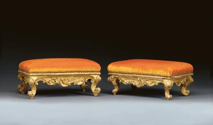 Ein passendes Paar italienischer Rokoko-Vergoldete Fußschemel