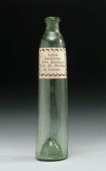 Flasche, die Anti-Hysterie-Wasser enthielt, aus der Fonderia di Sua Altezza Reale, Officina Profumo, Farmaceutica di Santa Maria Novella, Florenz, ca. 1850-1920