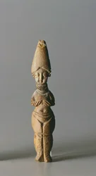 Figur mit hohem Hut, aus Susa, Iran, 4.-6. Jahrhundert n. Chr.