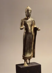 Stehender Buddha, Davaravati-Periode