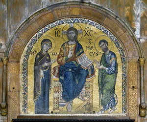 Byzantinische Architektur: Christus in Majestät zwischen der Jungfrau und dem Heiligen Markus (Deesis)
