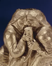 Plakette, die zwei Skythen zeigt, die ein Getränk teilen (Gold) (Detail)