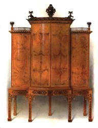 Amboyna- und Rosenholzschrank, 1906