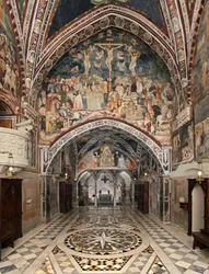 Ansicht der oberen Kapelle, bedeckt mit Fresken der Schule von Siena (14. Jahrhundert) Kloster St. Benedetto (Sacro Speco), Subiaco (Rom), Italien
