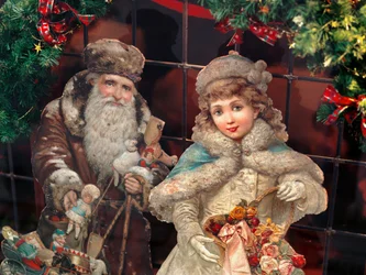 Nahaufnahme einer traditionellen dänischen Weihnachtsdekoration im Fenster, 2022 (Foto)