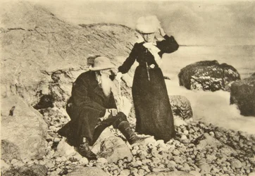 Der russische Schriftsteller Leo Tolstoi und seine Frau Sophia am Schwarzen Meer, Krim, Russland, 1902