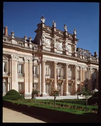 Fassade des Königspalastes von La Granja de San Ildefonso, Sommerresidenz der Könige von Spanien