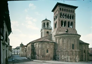 Blick auf die Kirche San Tirso