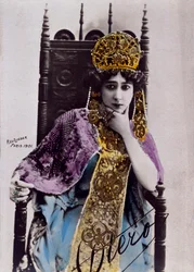 Porträt von Caroline (La Belle) Otero (1868-1965), Postkarte mit Autogramm