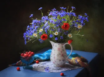 Sommerblumen und Kirschen