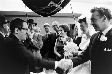 Jüdische Hochzeit von amerikanischen Juden unter dem Hochzeitsbaldachin, auch Chuppah genannt, in Seattle