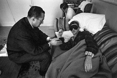 Psychopharmakologische Therapie und Experimente bei einem psychisch kranken Patienten