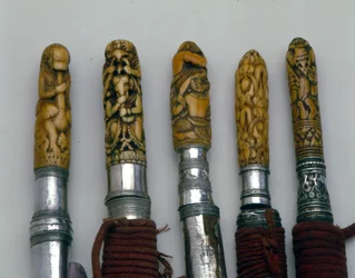 Verzierte Messer- und Schwertgriffe, Nordthailand