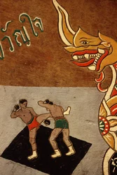 Dekoration auf einem Ochsenkarren, die Muay Thai darstellt