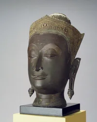 Kopf des geschmückten Buddha