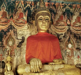 Thai-Lu-Buddha-Statue
