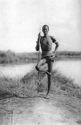 Eine charakteristische Dinka-Haltung, Terrakekka nach Aweil, Sudan, 1925-1927