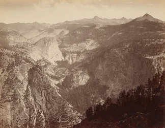 Yosemite-Tal von oben / Yowiye und Piwyack. Vernal und Nevada Fall. Yosemite-Tal vom Glacier Point