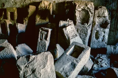 Alabastermine mit unvollendeten Steinen, Jemen (1964)