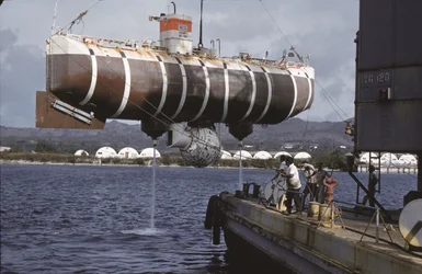 Das Tauchboot Trieste, Apra Hafen, Guam, ca. 1960