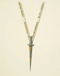 Schwert und beschrifteter Gürtel auf der Effigie auf dem Grab von Walter Frampton in der St John