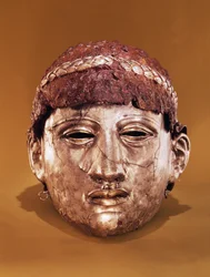 Helm in zwei Teilen