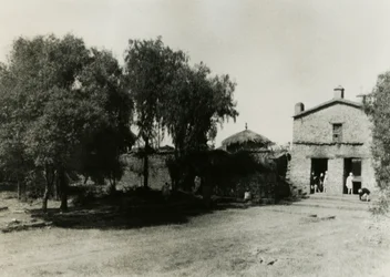 Eingang zum Gehege um die Kirche Unserer Lieben Frau Maria von Zion, Axum, Äthiopien, Fotografie von Ugo Monneret de Villard, um 1937