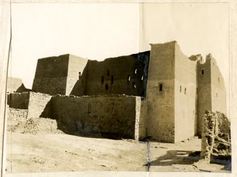 Großer Turm (Qasr) des Klosters St. Simeon, Assuan, Ägypten, Fotografie von Ugo Monneret de Villard