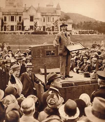 Eine Auktion für wohltätige Zwecke in Balmoral, 1930er Jahre