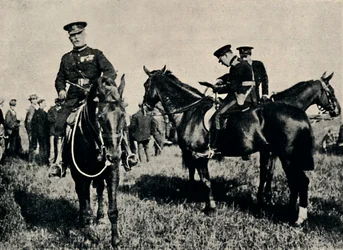 Bei Militärmanövern, um 1916, 1945