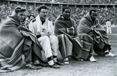 Athleten Frank Wykoff, Paul Hanni, Ralph Metcalfe und Jesse Owens, Olympische Spiele in Berlin, 1936