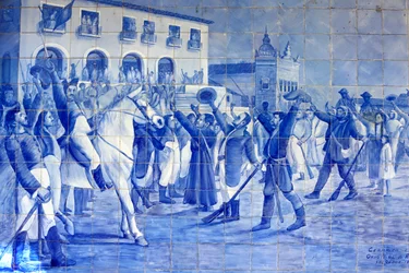 Azulejo-Mosaik, das die Menschen von Cachoeira zeigt, die Prinz Pedro zujubeln, der Brasilien zur Unabhängigkeit führte, Cachoeira, Brasilien