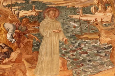 Basilika di Santa Caterina, Galatina, Apulien, Fresko im Kreuzgang: St. Antonius predigt den Fischen, Gemalt von Br. Joseph von Gravina im Jahr 1696, Galatina, Italien