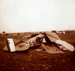 Abgestürztes Flugzeug, ca. 1914-1918